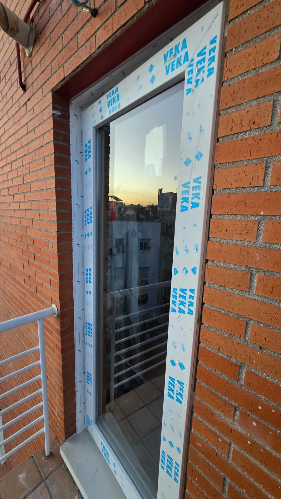 Instalación de ventanas de PVC y aluminio de alta eficiencia térmica - v 10